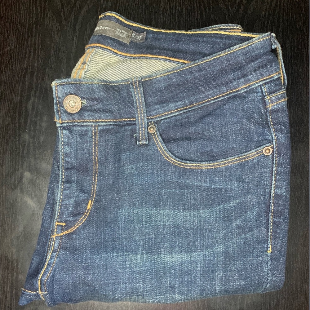 Levi Slight Curve Mid-Rise Straight Jean👖